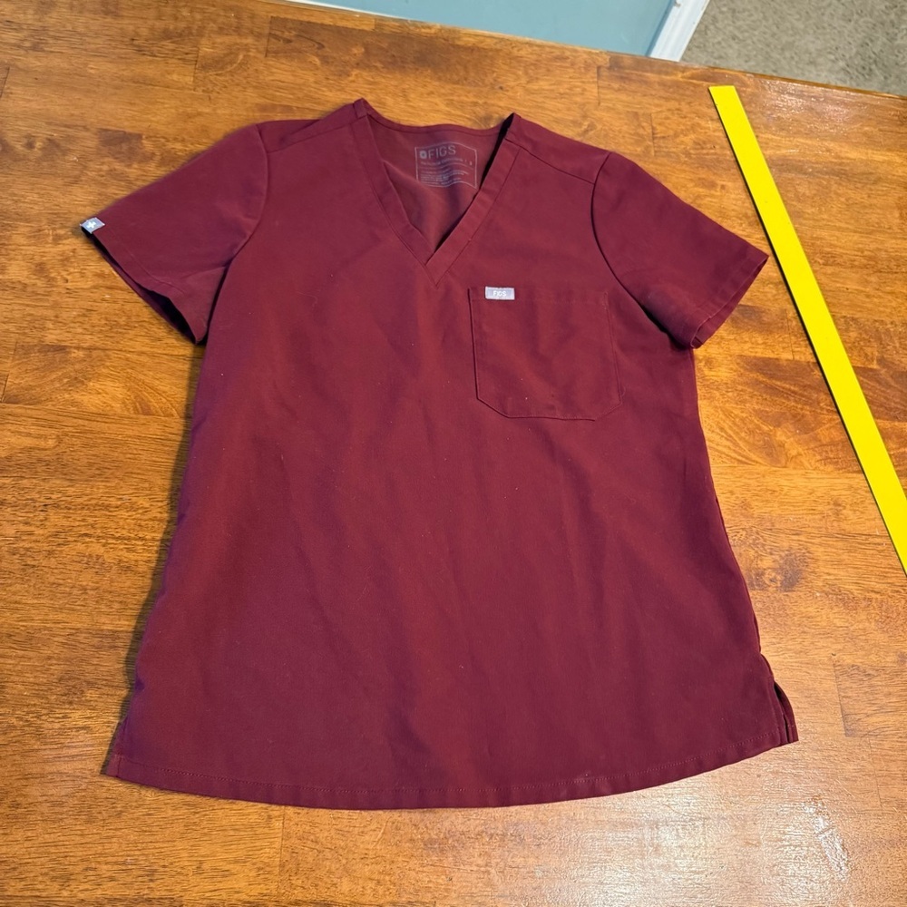Figs Catarina burgundy Maroon V-Neck Scrub Top size small po# 1618